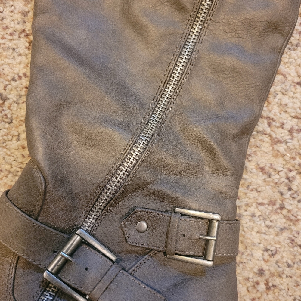 Tall boot - Picture 2 of 3